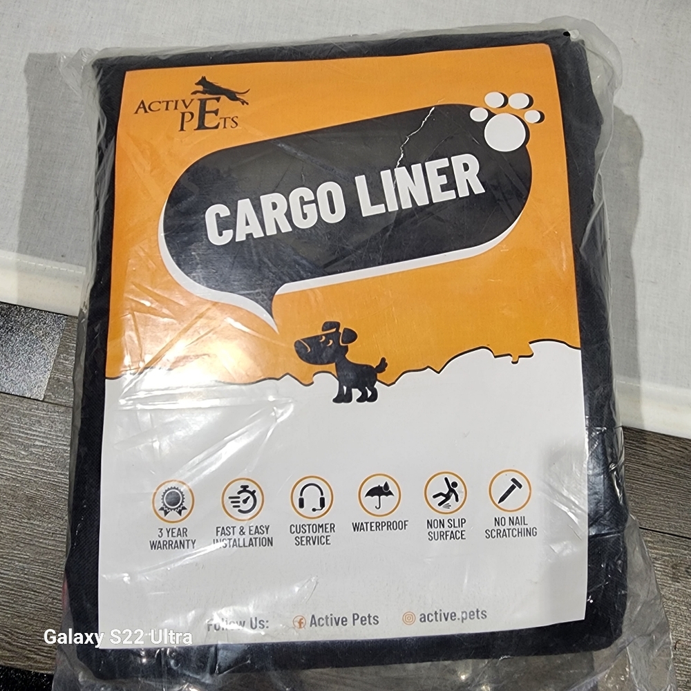 Active pets cargo liner with pink lining
